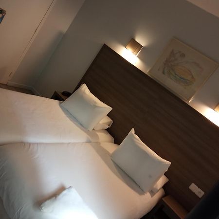 Hotel Du Globe 18 Παρίσι Δωμάτιο φωτογραφία
