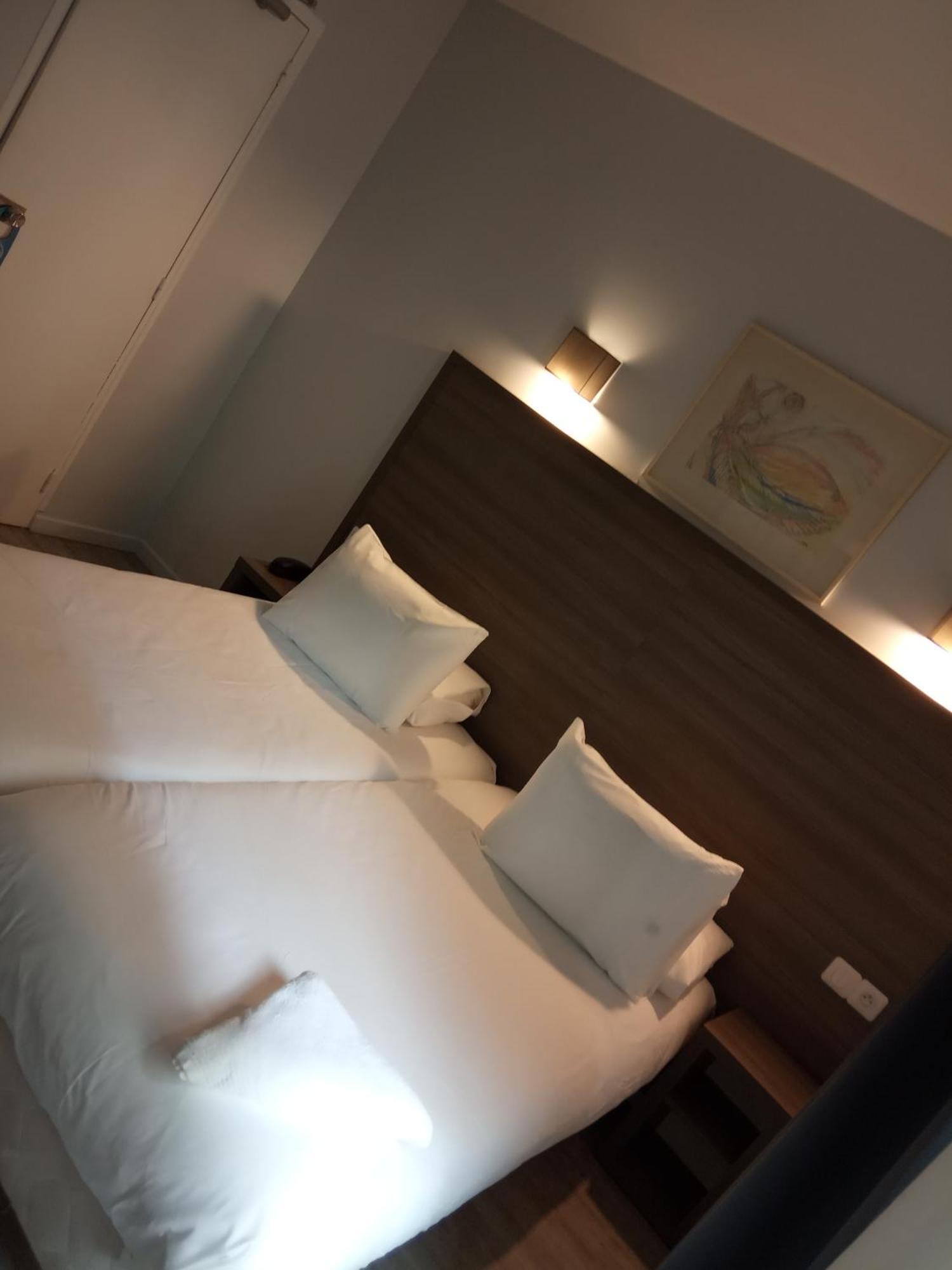 Hotel Du Globe 18 Παρίσι Δωμάτιο φωτογραφία